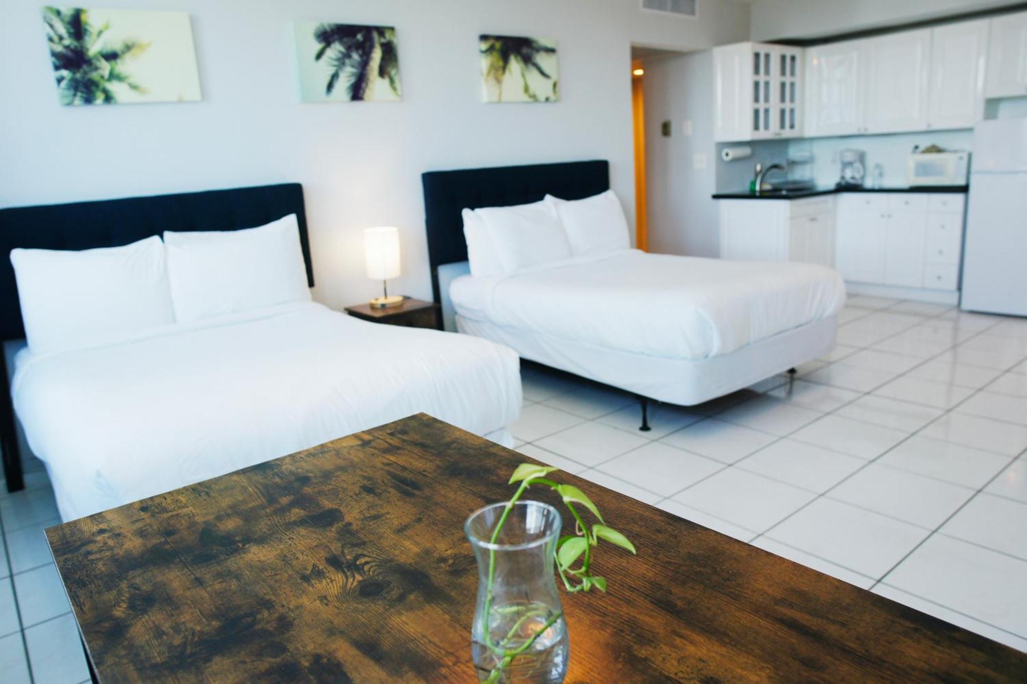 Large Corner Apartment For Up To 4 Guests With Free Parking And Direct Beach Access Miami Beach Exteriör bild