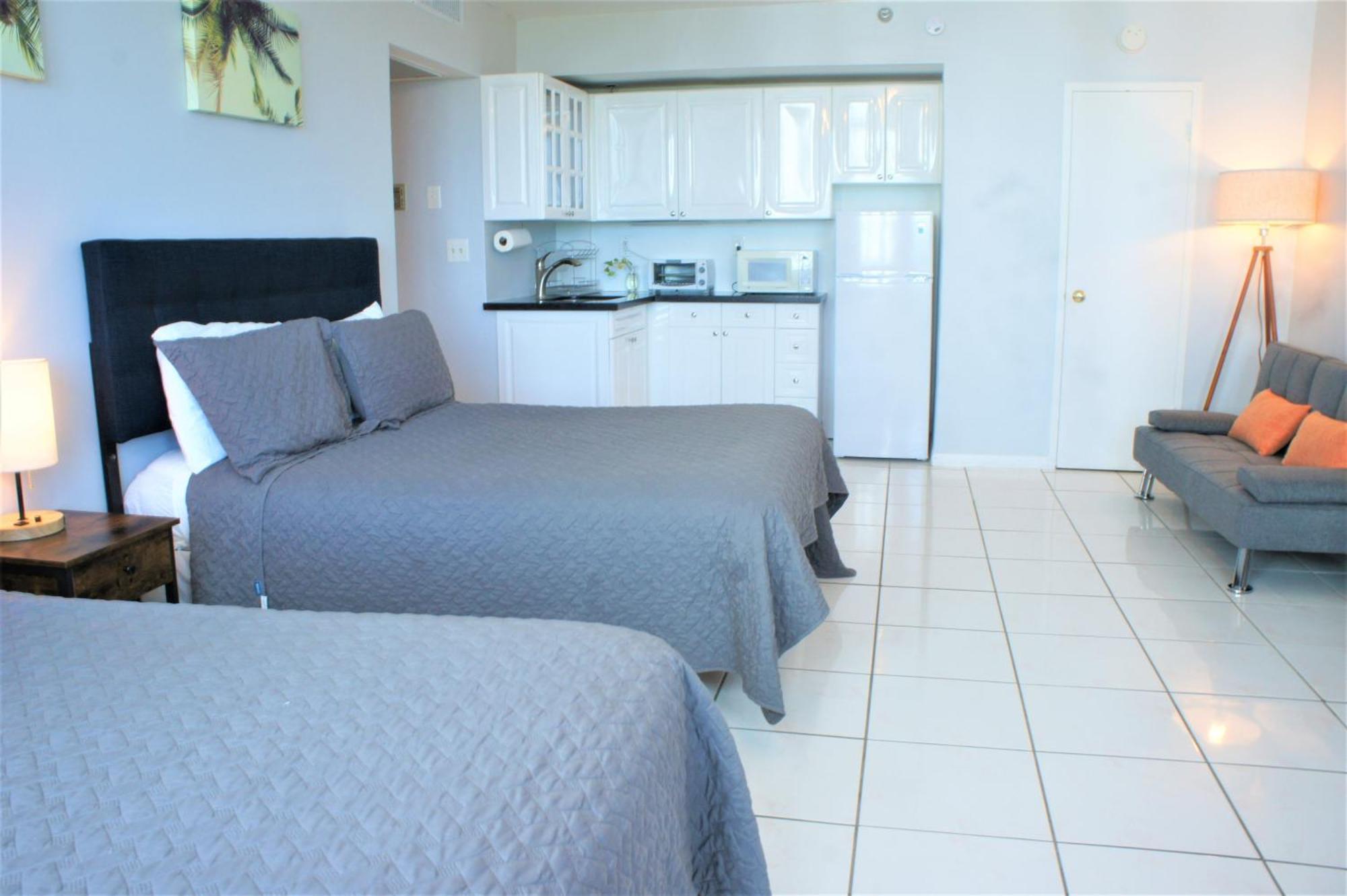 Large Corner Apartment For Up To 4 Guests With Free Parking And Direct Beach Access Miami Beach Rum bild